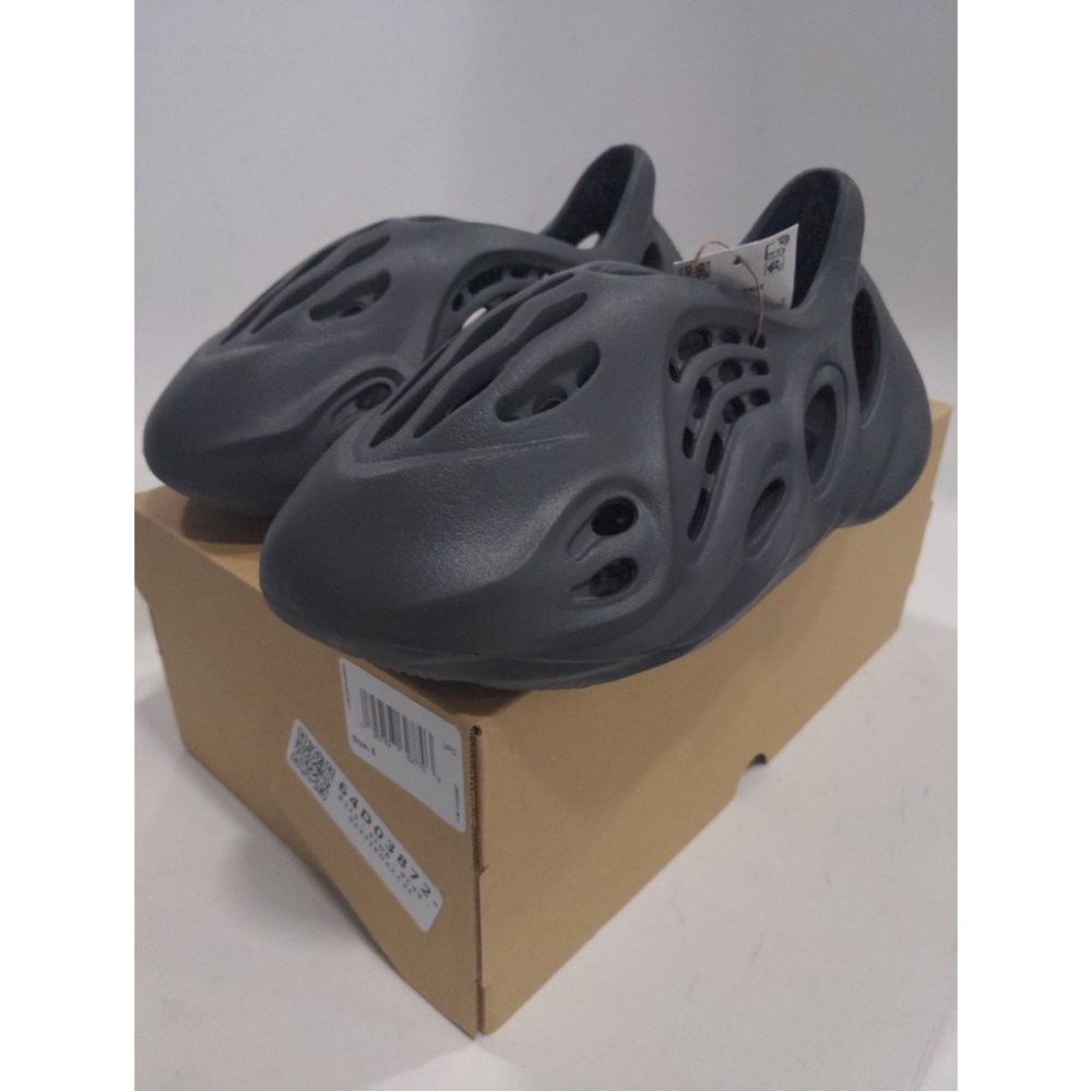 Yeezy foamrunners